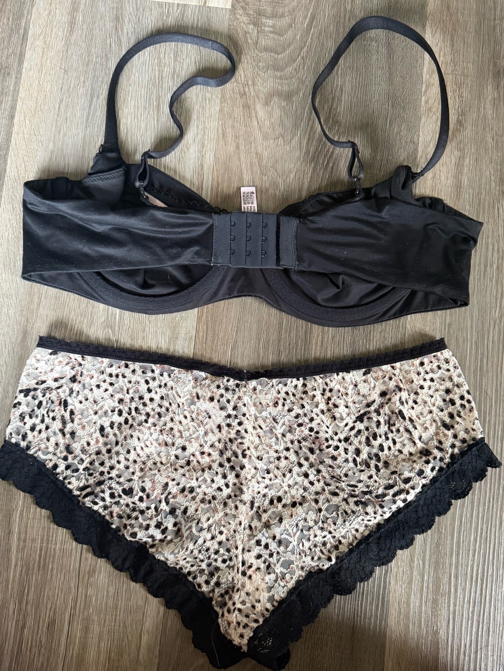 Body by Victoria black satin underwire bra with leopard- print lace hipster - Picture 2 of 4